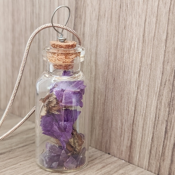 Dried flower & crystal bottle necklaces - Picture 3 of 10